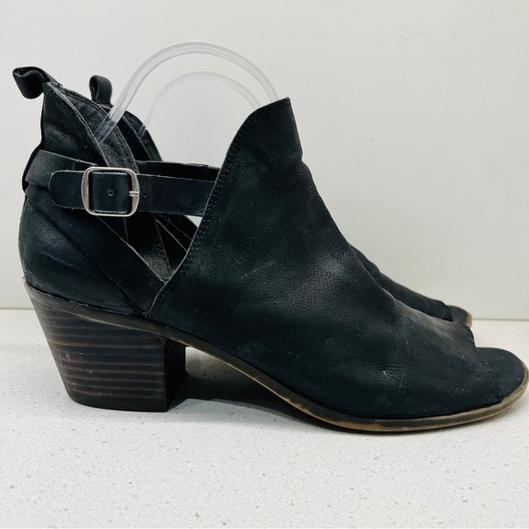 Lucky Brand Banu Cutout Booties  Leather Black Peep Toe Block Stacked Heel Sz 10 - Picture 1 of 16
